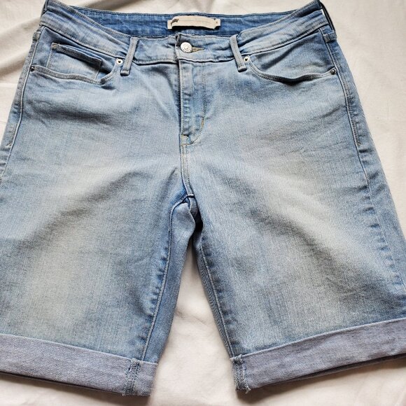 Woman's original Levi's Bermuda shorts sz 8 - Picture 1 of 5